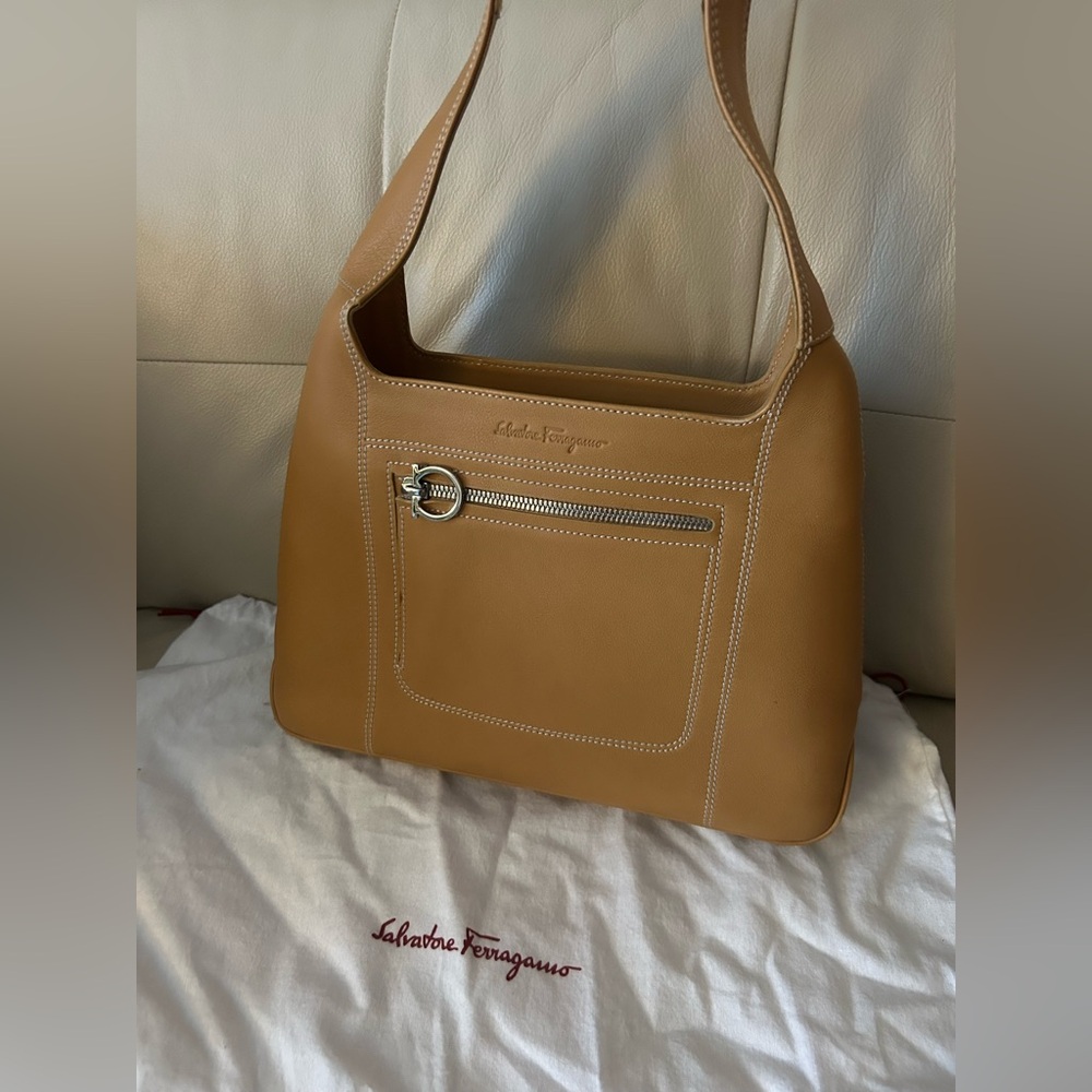 Ferragamo Gancini stitching vintage camel leather hobo silver structured 70s